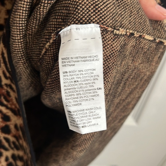 Chico's Size 2 (m/l) Sleeveless Mock Neck Top Animal Print Knit Tank Top - Picture 5 of 11